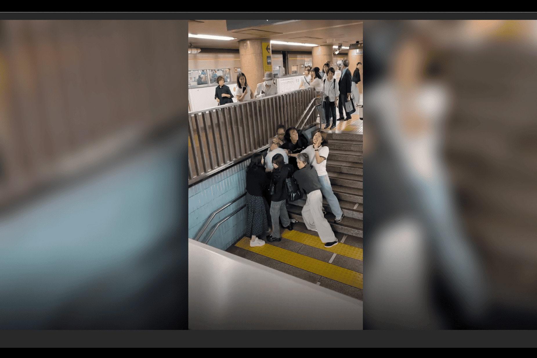 Nhật Bản: Nhóm phụ nữ hợp sức khống chế kẻ chụp lén trên tàu điện