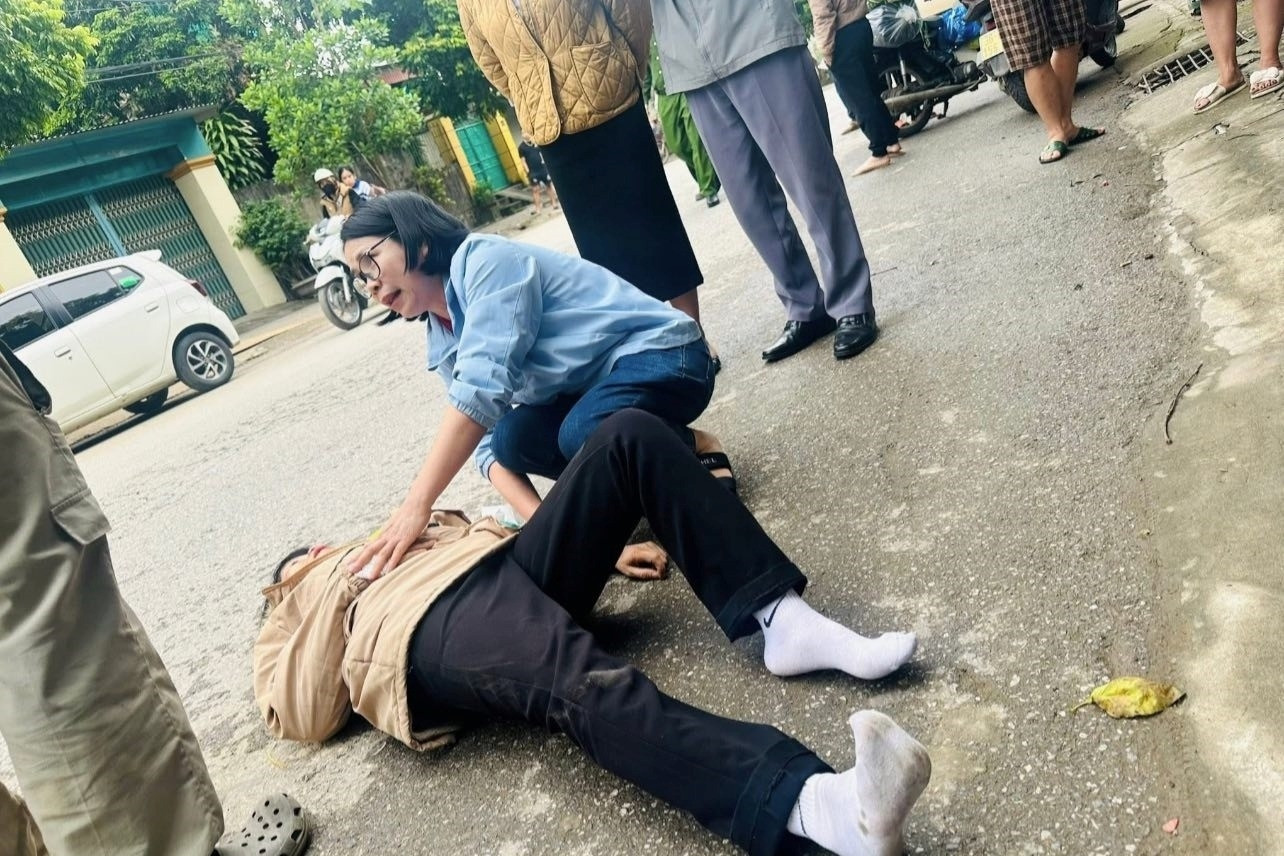 Nữ giám đốc bệnh viện cứu người bị tai nạn trên đường đi họp về