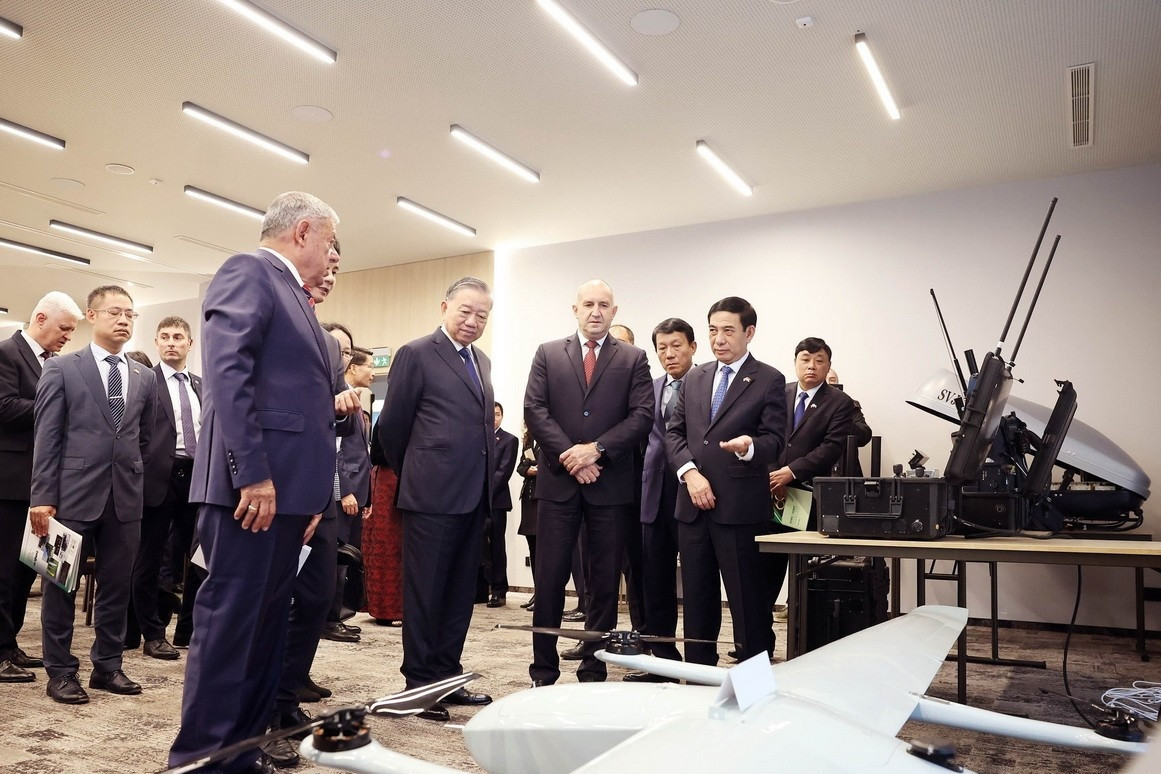 Tổng Bí thư Tô Lâm thăm Công ty công nghiệp quốc phòng Samel-90 của Bulgaria