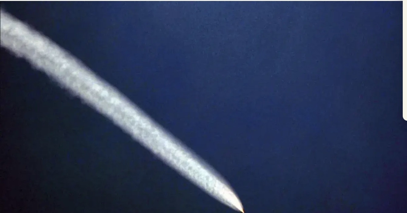 Triều Tiên hé lộ hình ảnh vụ thử 2 tên lửa siêu vượt âm