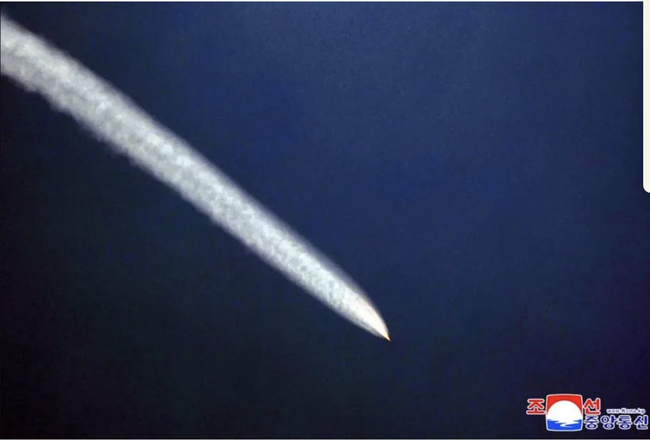 Triều Tiên thử tên lửa siêu vượt âm. Ảnh: KCNA