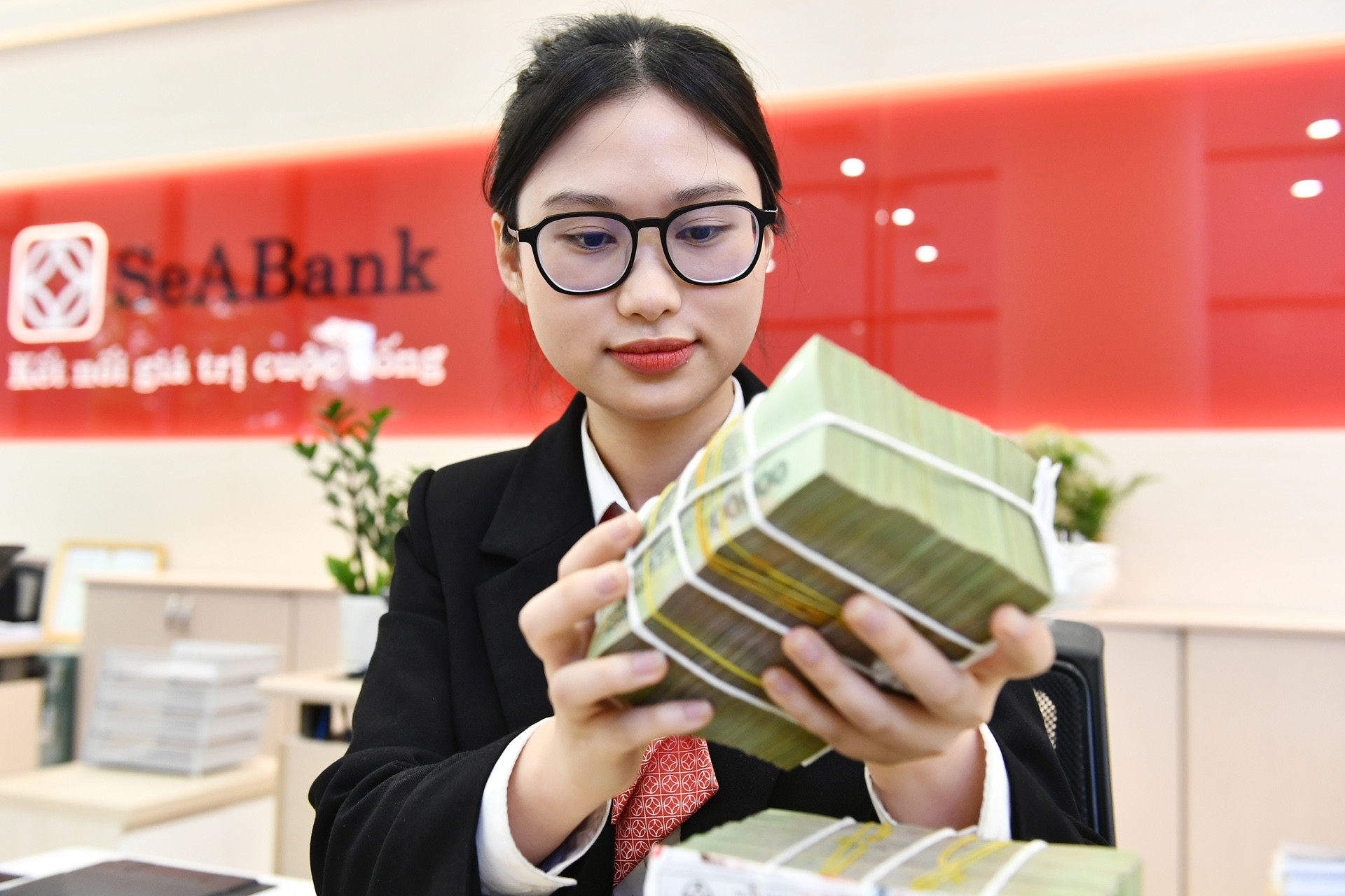 Vì sao Ngân hàng Nhà nước chưa thể bỏ room tín dụng?