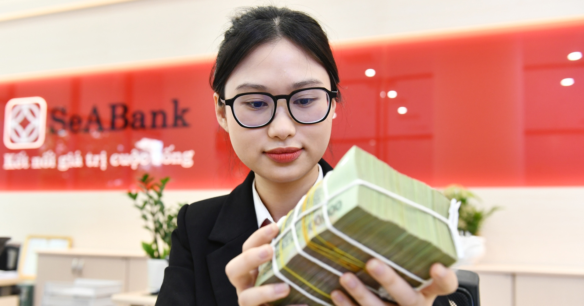 Vì sao Ngân hàng Nhà nước chưa thể bỏ room tín dụng?