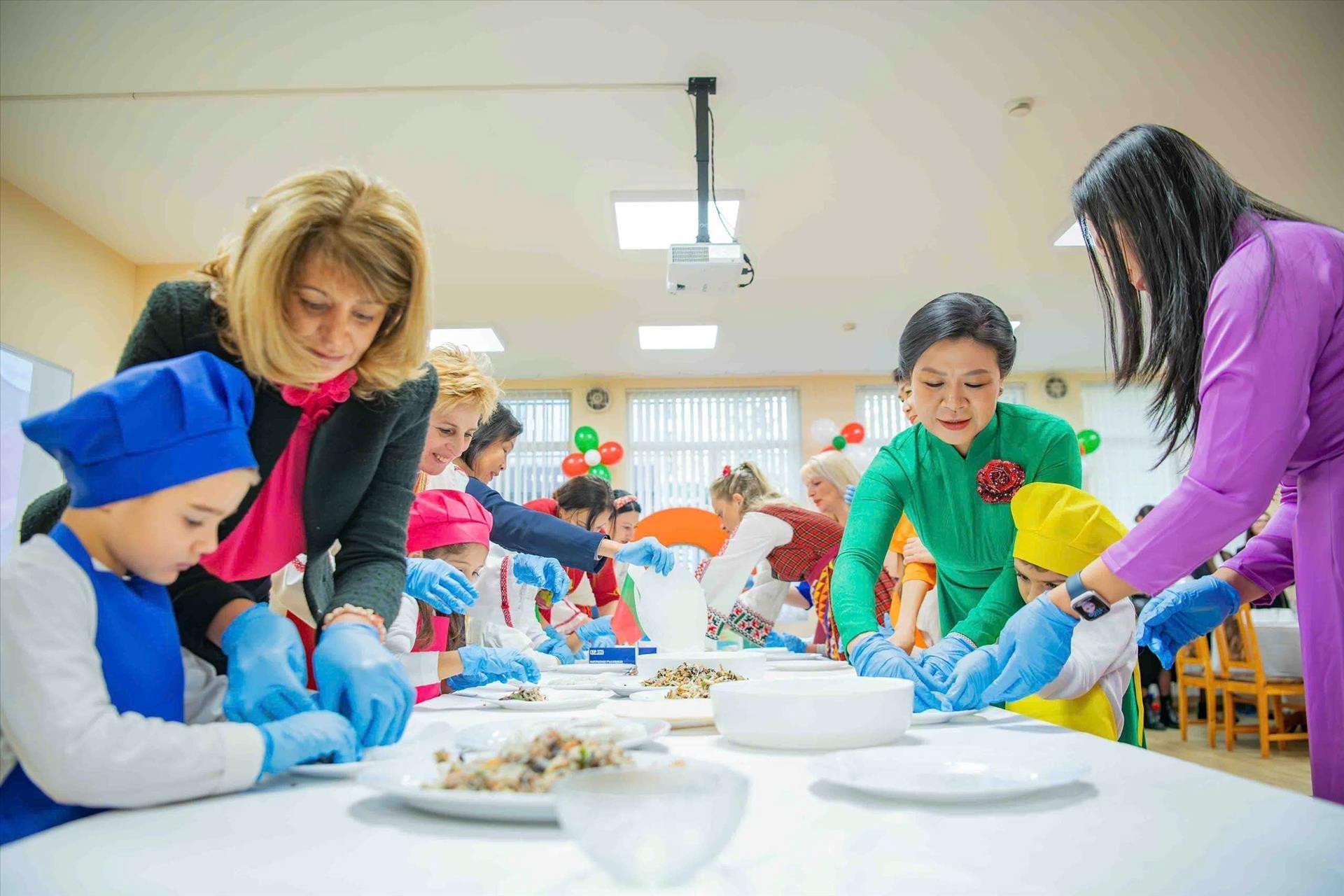 vna potal phu nhan tong bi thu to lam tham giao luu cung cac em nho tai truong mam non so 2 zvanche 835952524 16 51 56.jpg