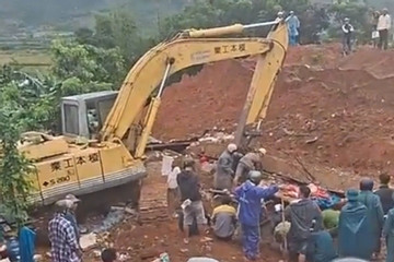 Bản tin chiều 25/10: Sạt móng nhà hàng xóm, cha và con gái tử vong thương tâm Bản tin chiều 25/10: Sạt móng nhà hàng xóm, cha và con gái tử vong thương tâm