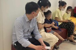 Gần 3.000 trẻ mắc tay chân miệng, bác sĩ cảnh báo dấu hiệu trở nặng Hà Nội ghi nhận 3 ổ dịch tay chân miệng trong trường học