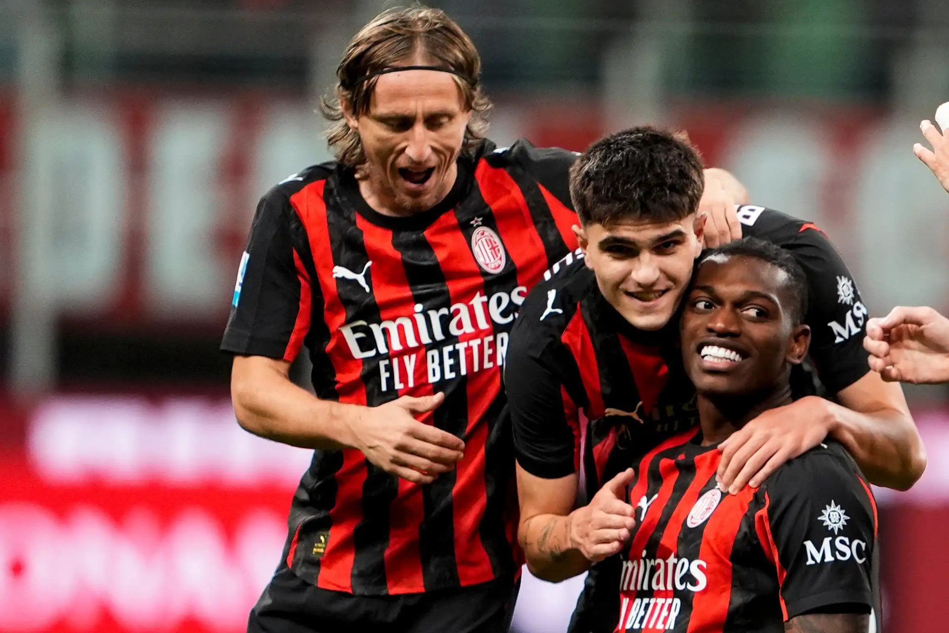 Modric giải cứu Milan trước tân binh Serie A ở phút bù giờ