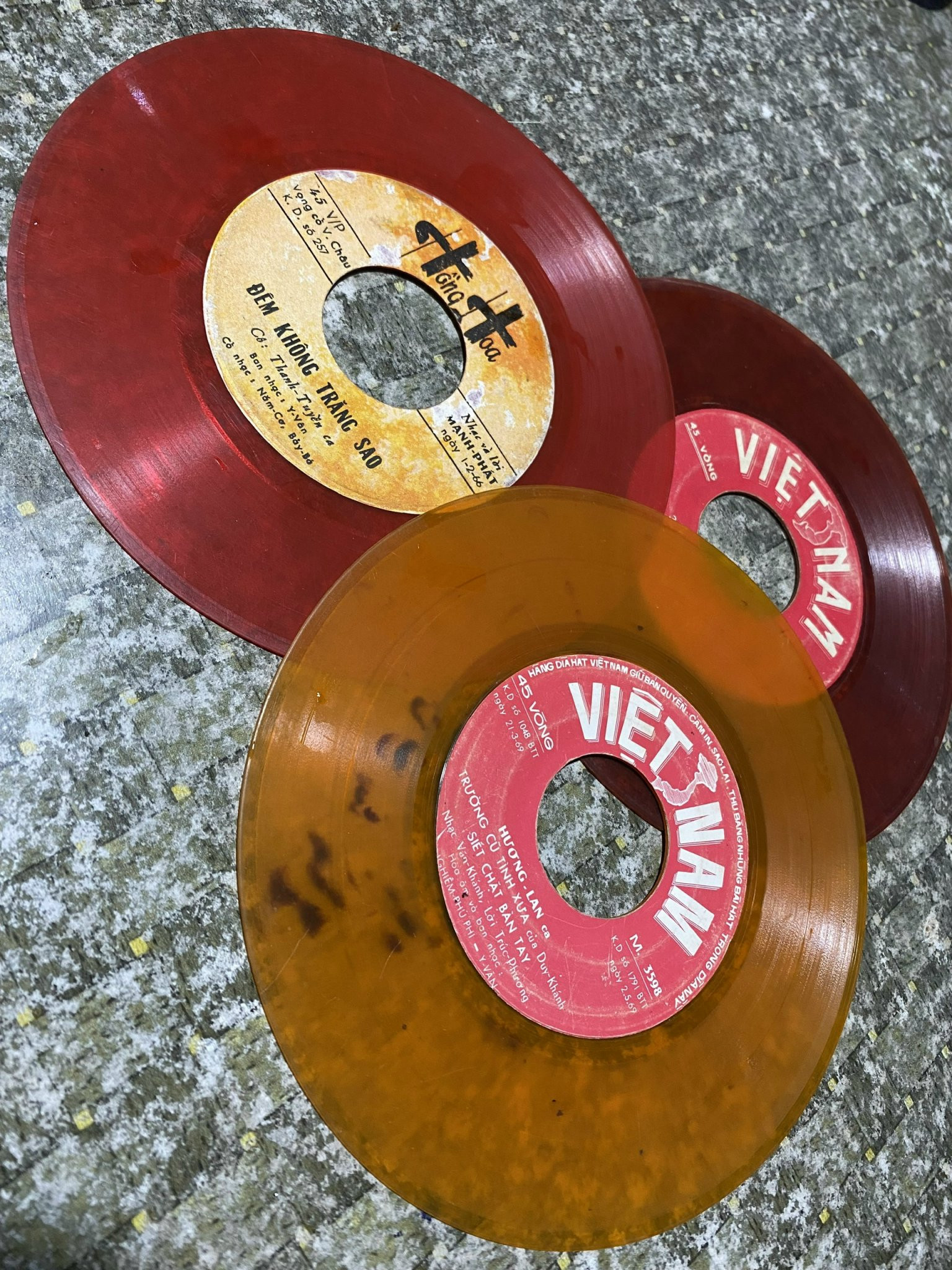 Thẩm thấu Bolero từ những dĩa nhạc thế này.jpg