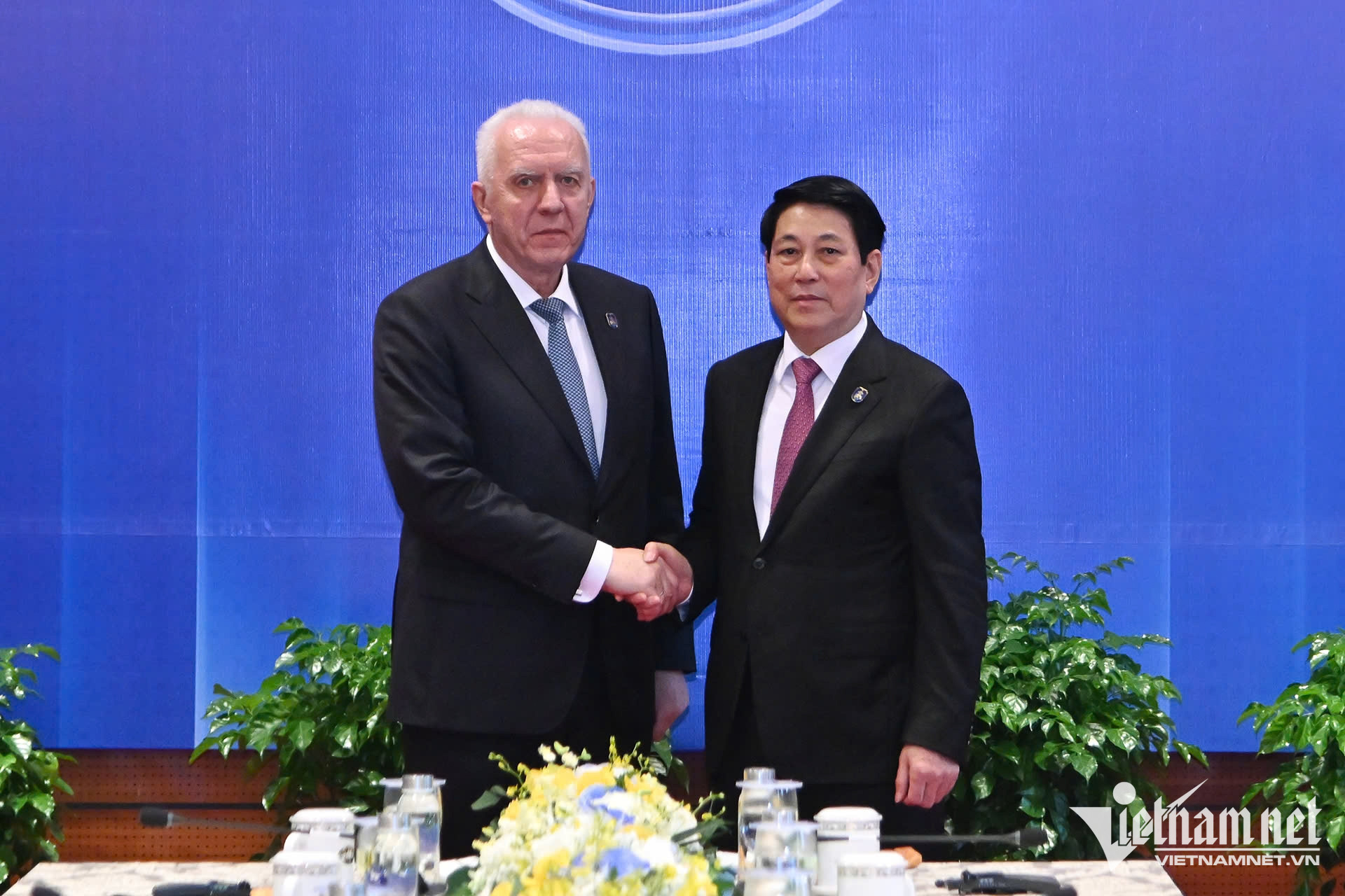 W-CTN tiêp đoàn Nga 3.jpg