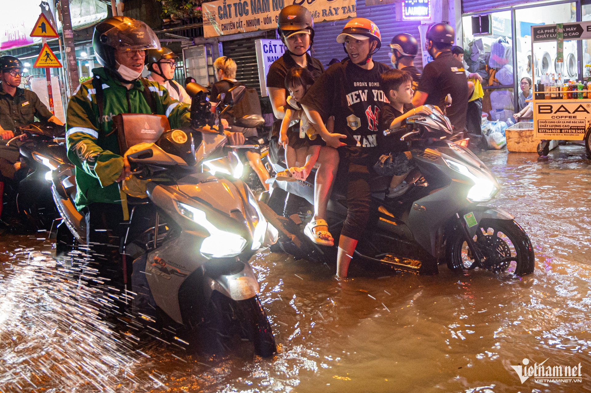 W-triều cường TPHCM nguyễn huế 25.jpg