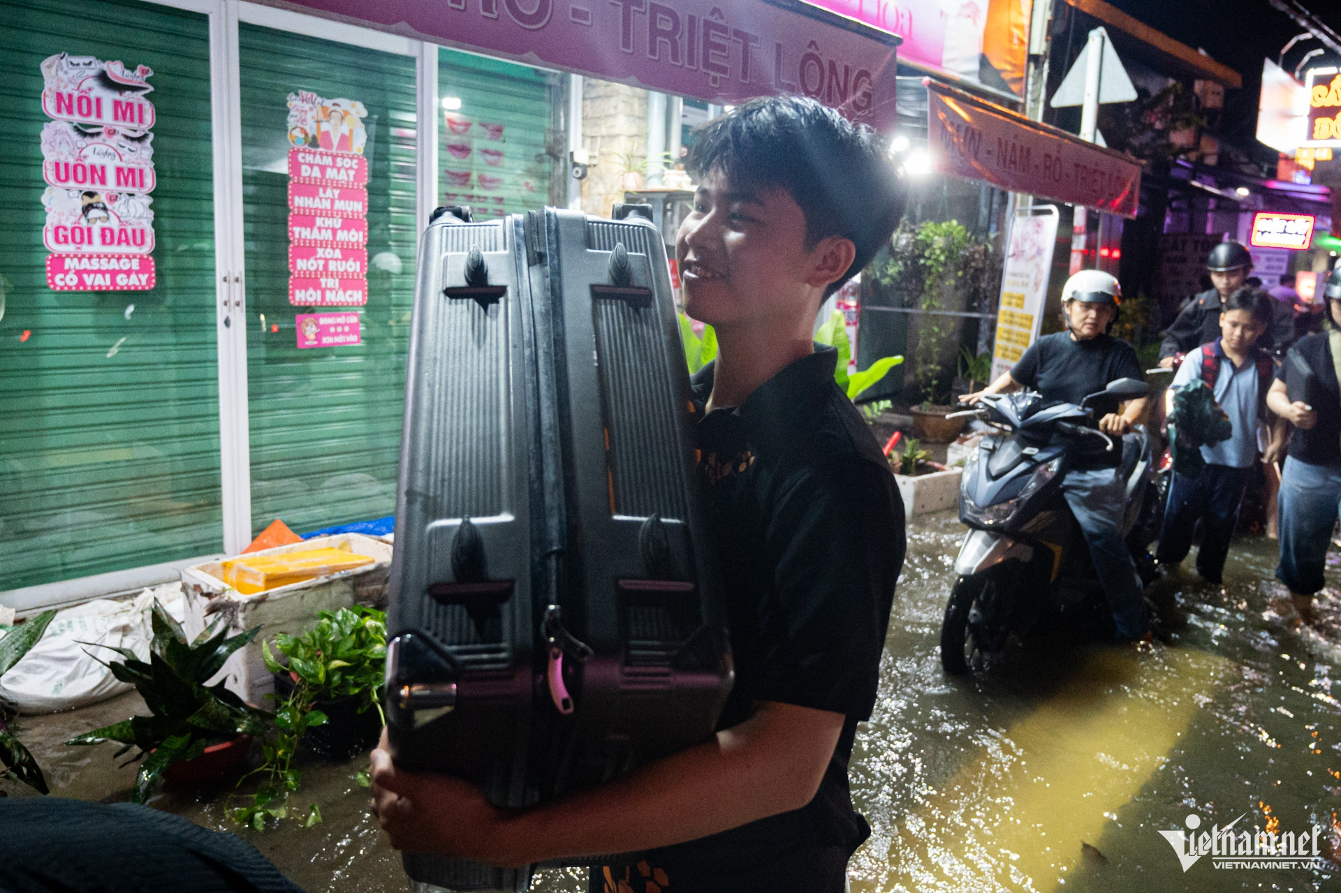 W-triều cường TPHCM nguyễn huế 26.jpg