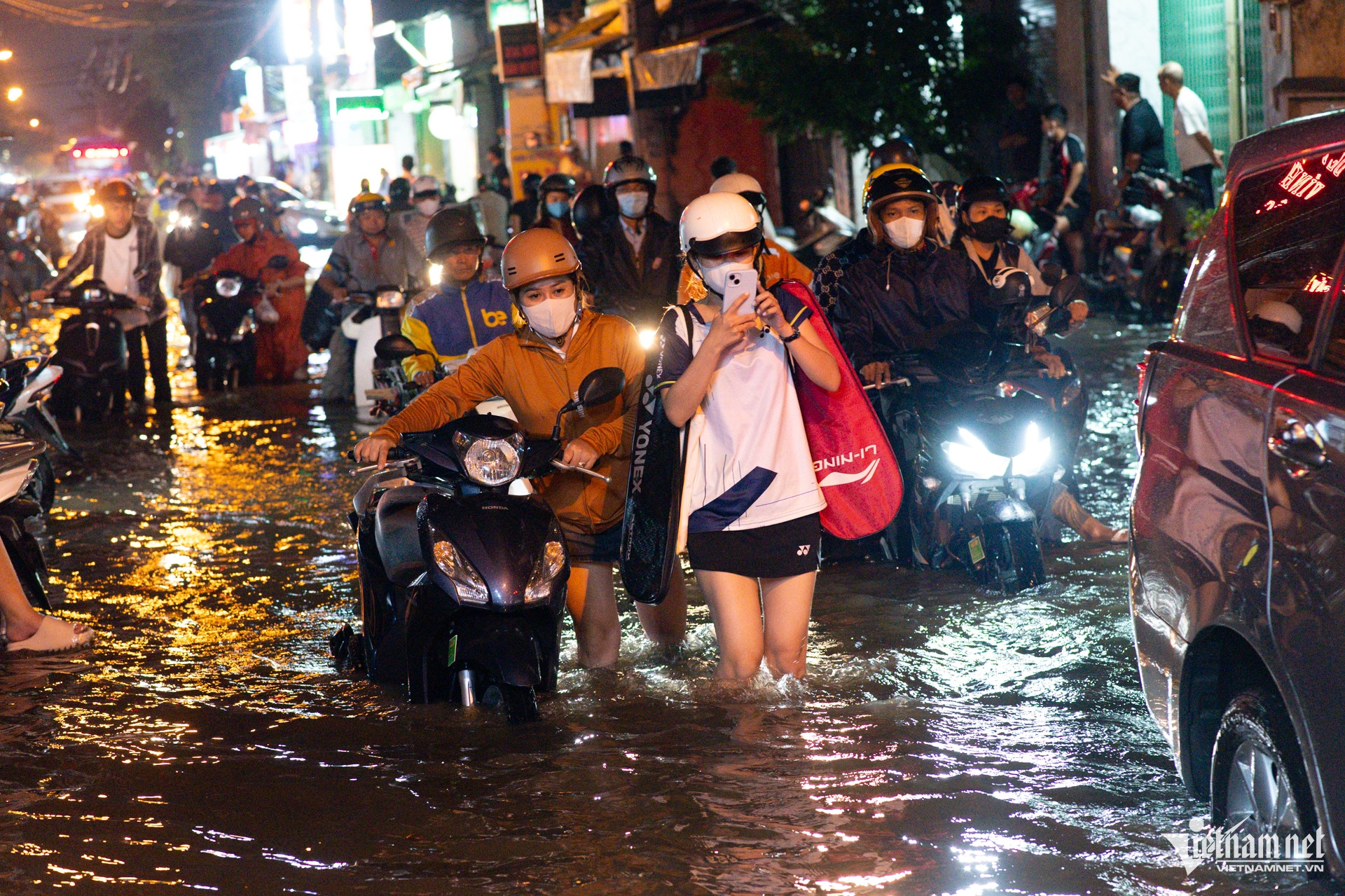 W-triều cường TPHCM nguyễn huế 34.jpg