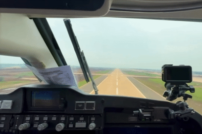 Clip bên trong buồng lái chuyến bay hiệu chuẩn tại sân bay Long Thành