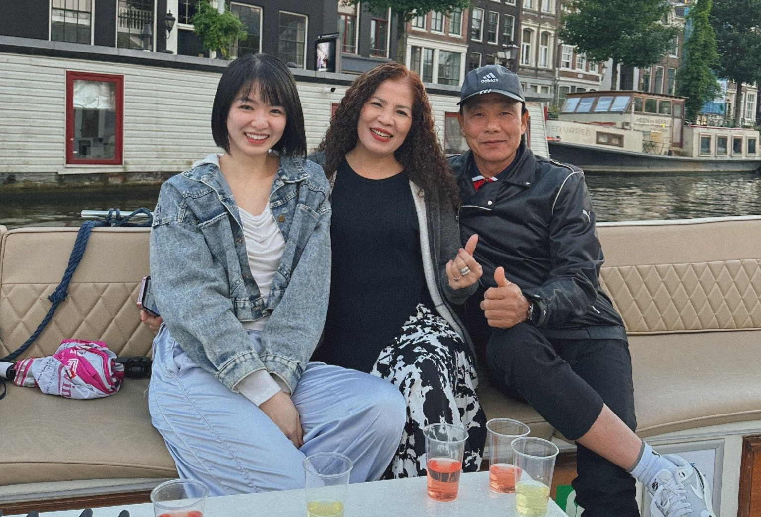 Cô gái Phú Thọ 'du lịch vội' 101 quốc gia bỗng chuyển hướng 'đi chậm' cùng bố mẹ