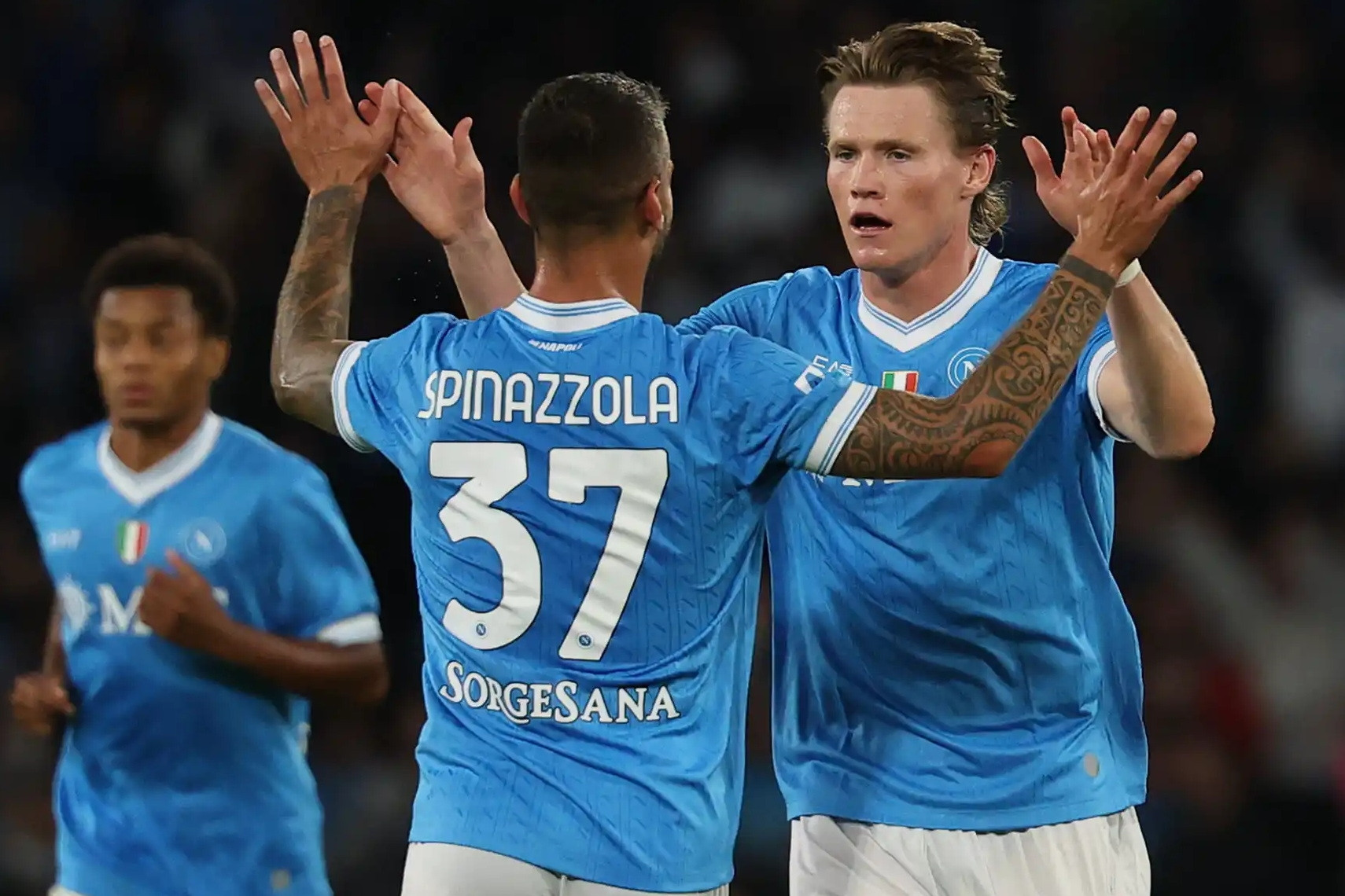 De Bruyne và McTominay giúp Napoli hạ Inter, lên đầu bảng Serie A