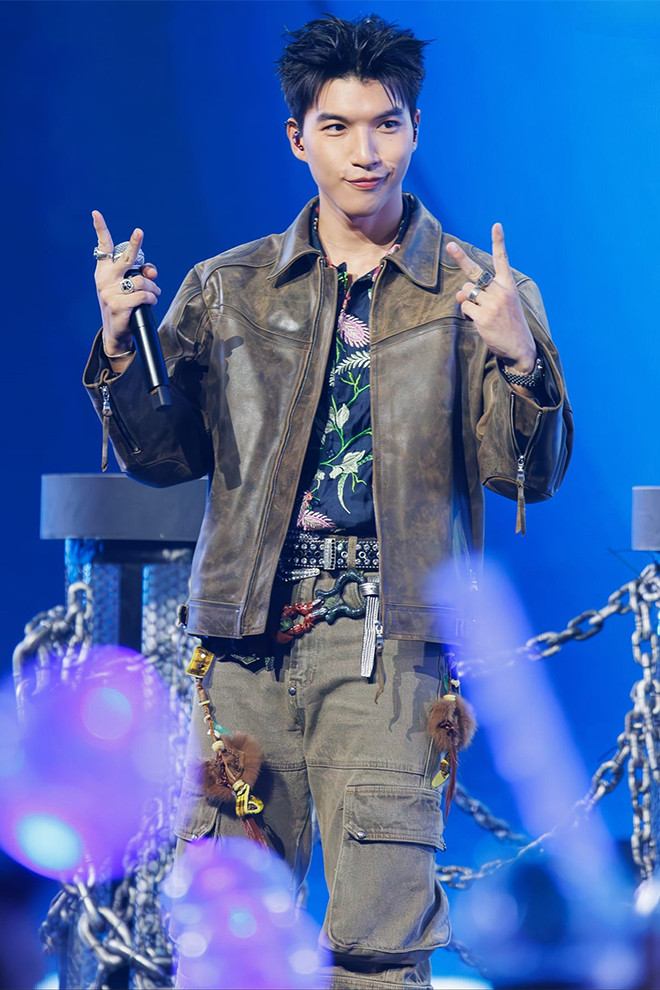 Nghệ sĩ HIEUTHUHAI