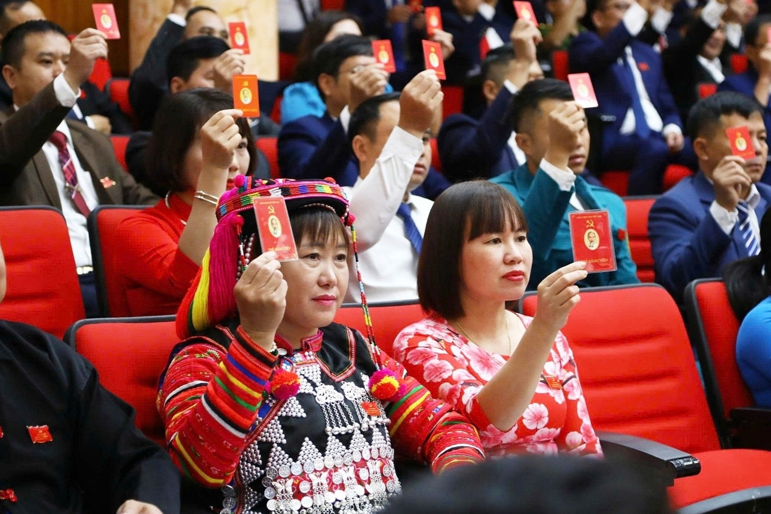 Luân chuyển cán bộ 'có lên, có xuống' để loại bỏ tư duy nhiệm kỳ, 'ngồi lâu hóa lão làng'