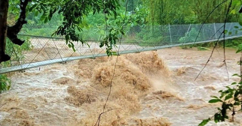 Học sinh lớp 3 ở Đà Nẵng trượt chân rơi xuống cống nước trước nhà, tử vong