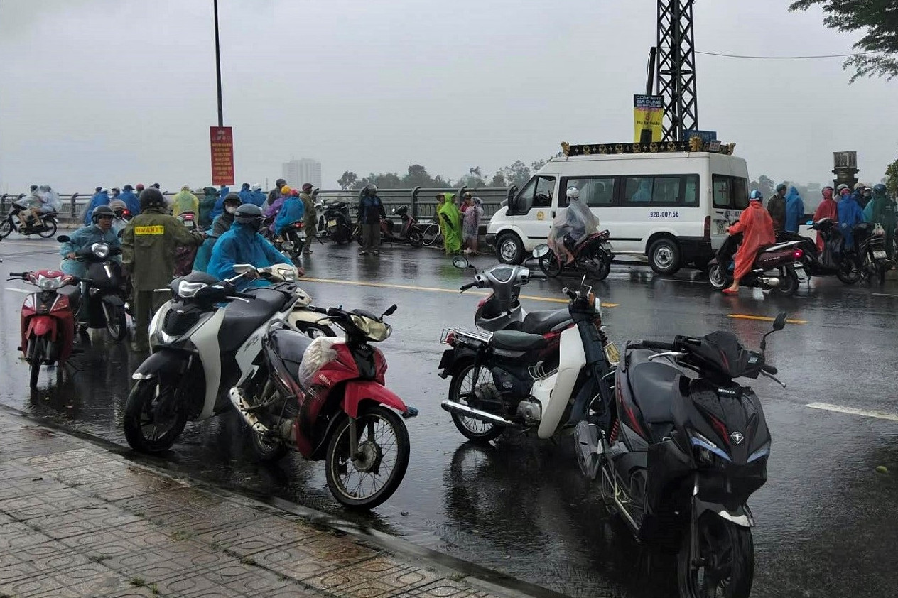 Người phụ nữ bị gió thổi xuống vực tử vong