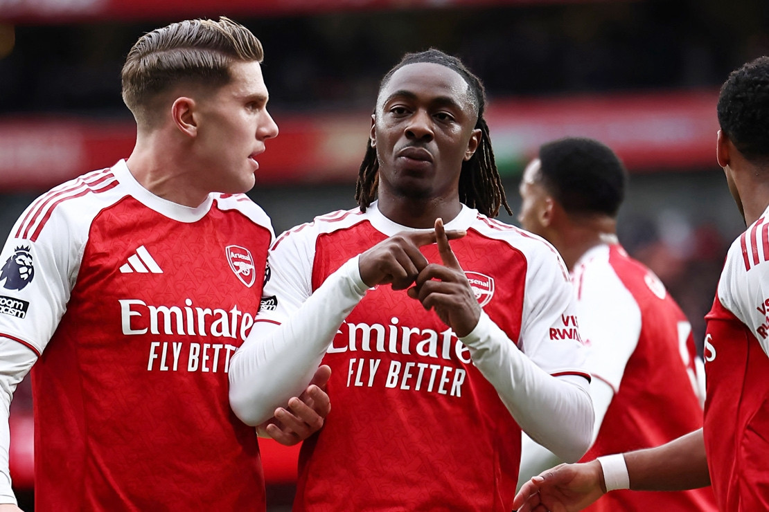 Arsenal vững ngôi đầu bảng nhờ phút lóe sáng của Eze