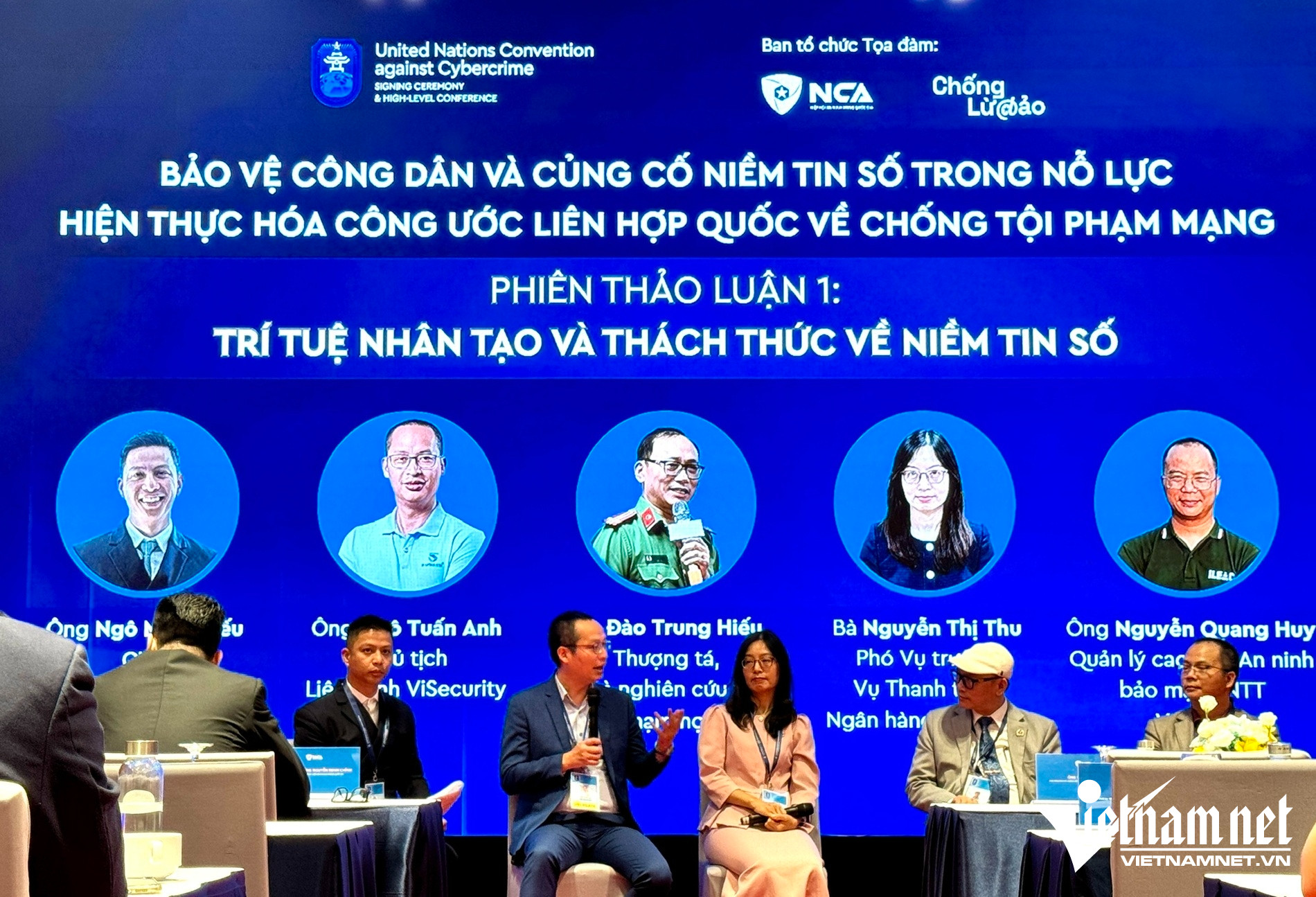 W-2610 niem tin so.jpg