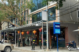 W-a2Hàng chục cảnh sát xuất hiện.jpg