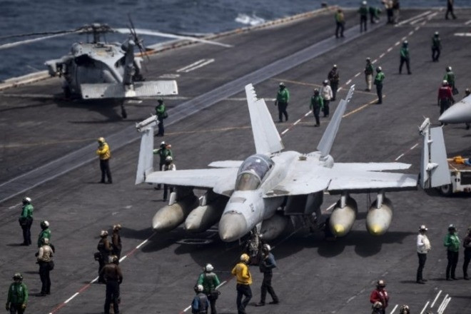 Tiêm kích F/A-18 và trực thăng Sea Hawk của Mỹ liên tục rơi ở Biển Đông