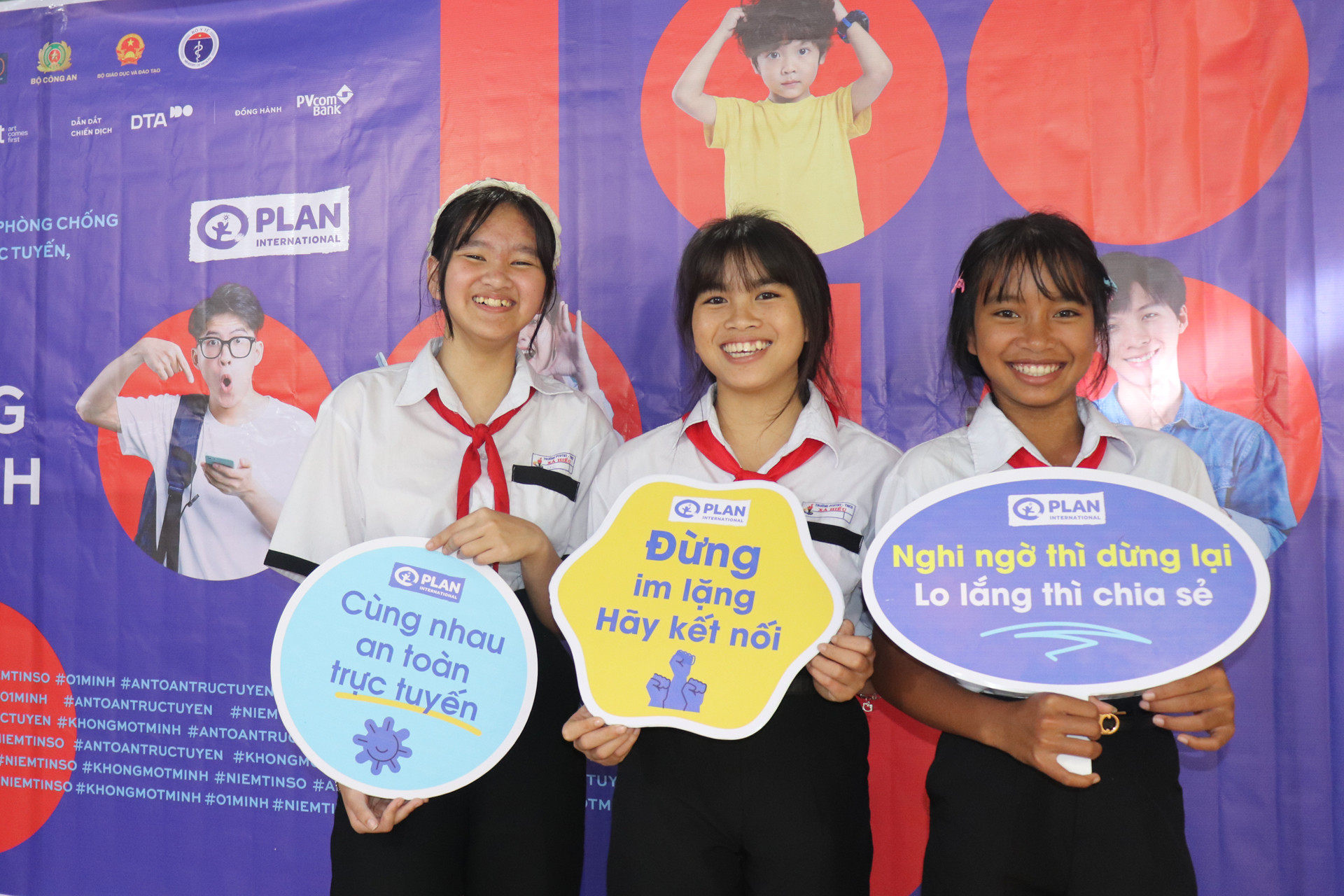 bao ve tre em tren mang 001 1.jpg