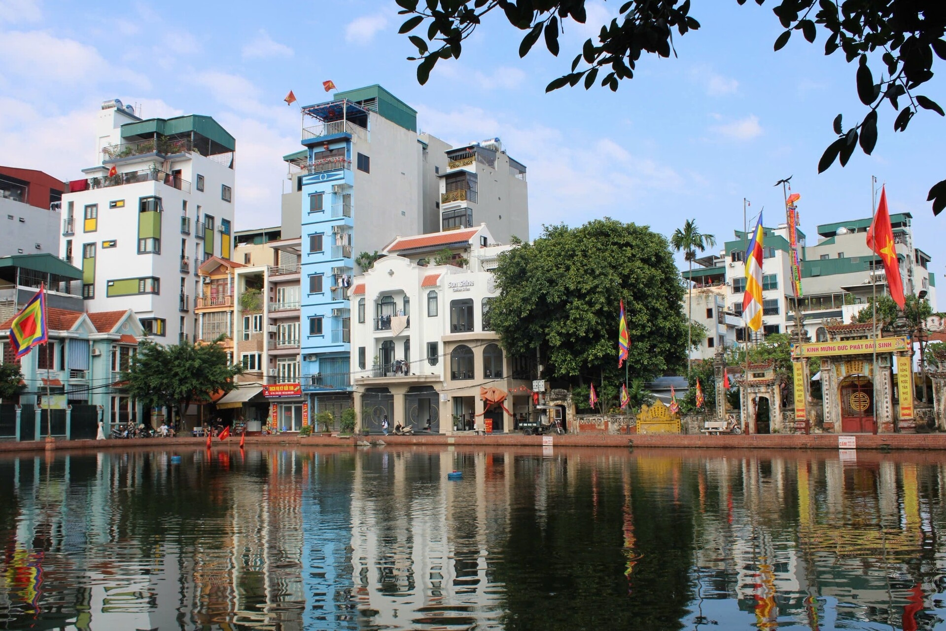 Chuyện lạ ở ngôi làng Hà Nội: Không ai gọi 'bố', 49 tuổi đồng loạt lên bô lão