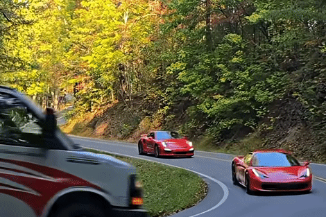 Ferrari mất lái trên “cung đường tử thần”,  tông trực diện xe tải