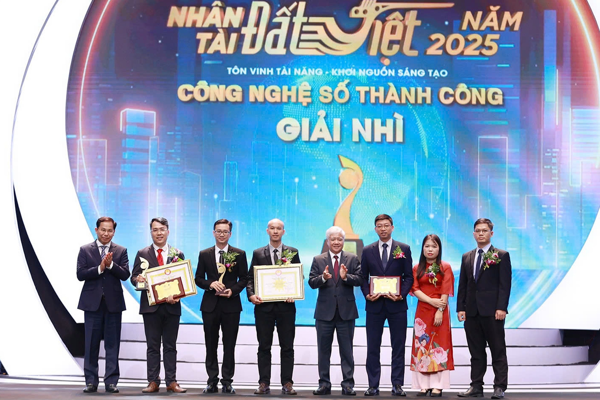 Giải thưởng “Nhân tài Đất Việt năm 2025” lĩnh vực công nghệ số khuyết giải Nhất