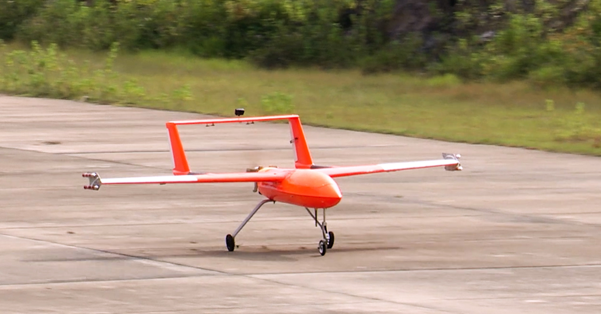 Cận cảnh UAV có tốc độ 260km/h do Quân đội Việt Nam chế tạo