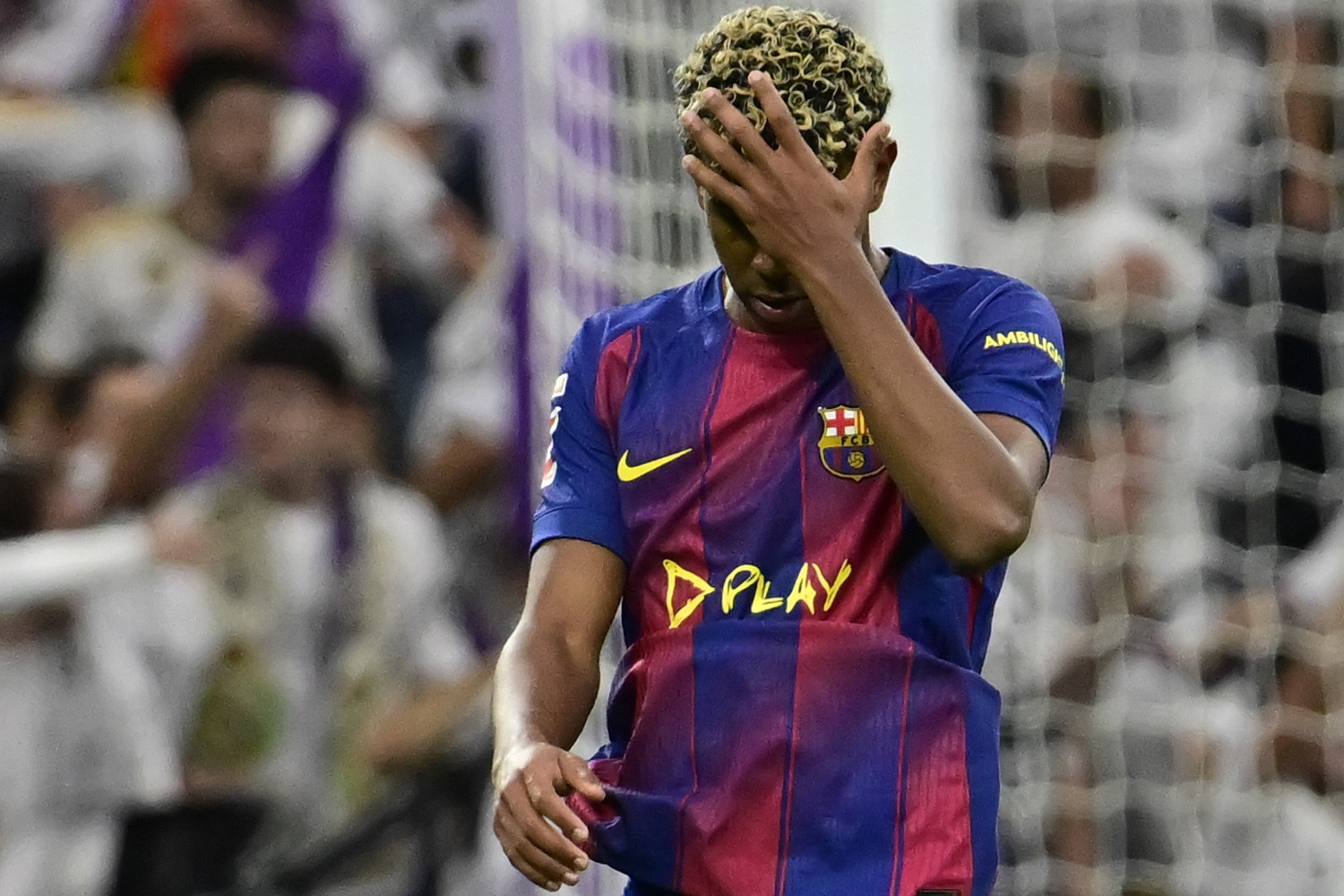 Lamine Yamal mờ nhạt Siêu kinh điển: Hãy học khiêm tốn như Messi