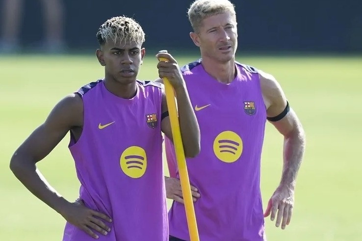 MU gạt phăng yêu cầu ký Robert Lewandowski của Ruben Amorim