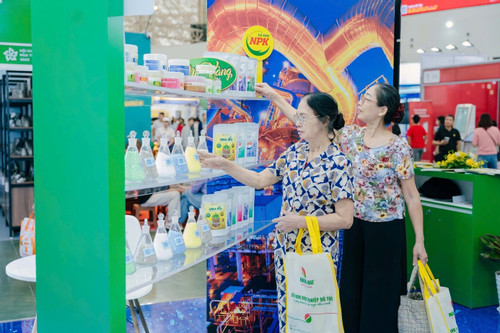 Phân Bón Cà Mau lan tỏa hành trình xanh tại Hội chợ Mùa thu 2025
