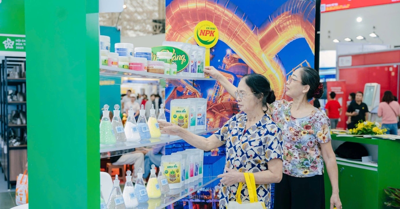 Phân Bón Cà Mau lan tỏa hành trình xanh tại Hội chợ Mùa thu 2025