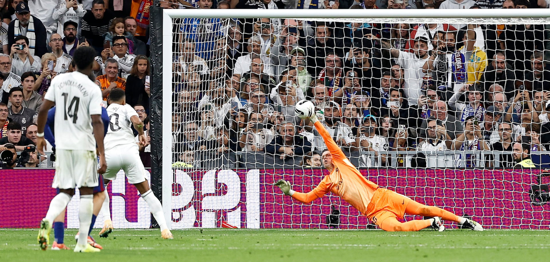 Szczesny Real Madrid Barca.jpg