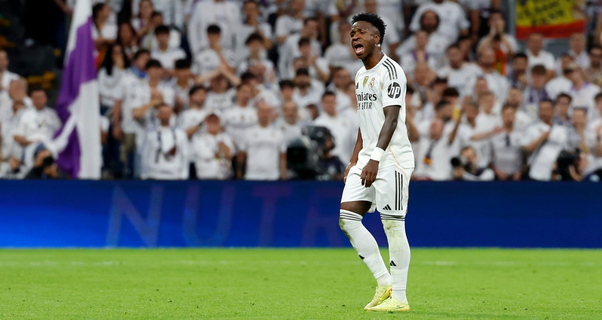 Vinicius xấu xí ở Siêu kinh điển: Nổi giận Alonso, dọa Lamine Yamal