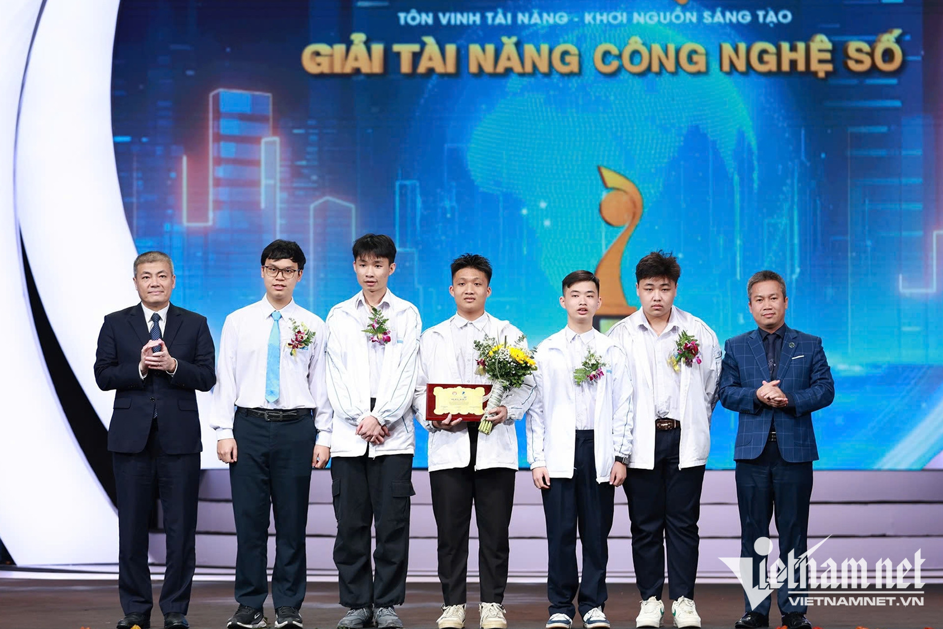 W-giai thuong Nhan tai Dat Viet 2025 1 1.jpg