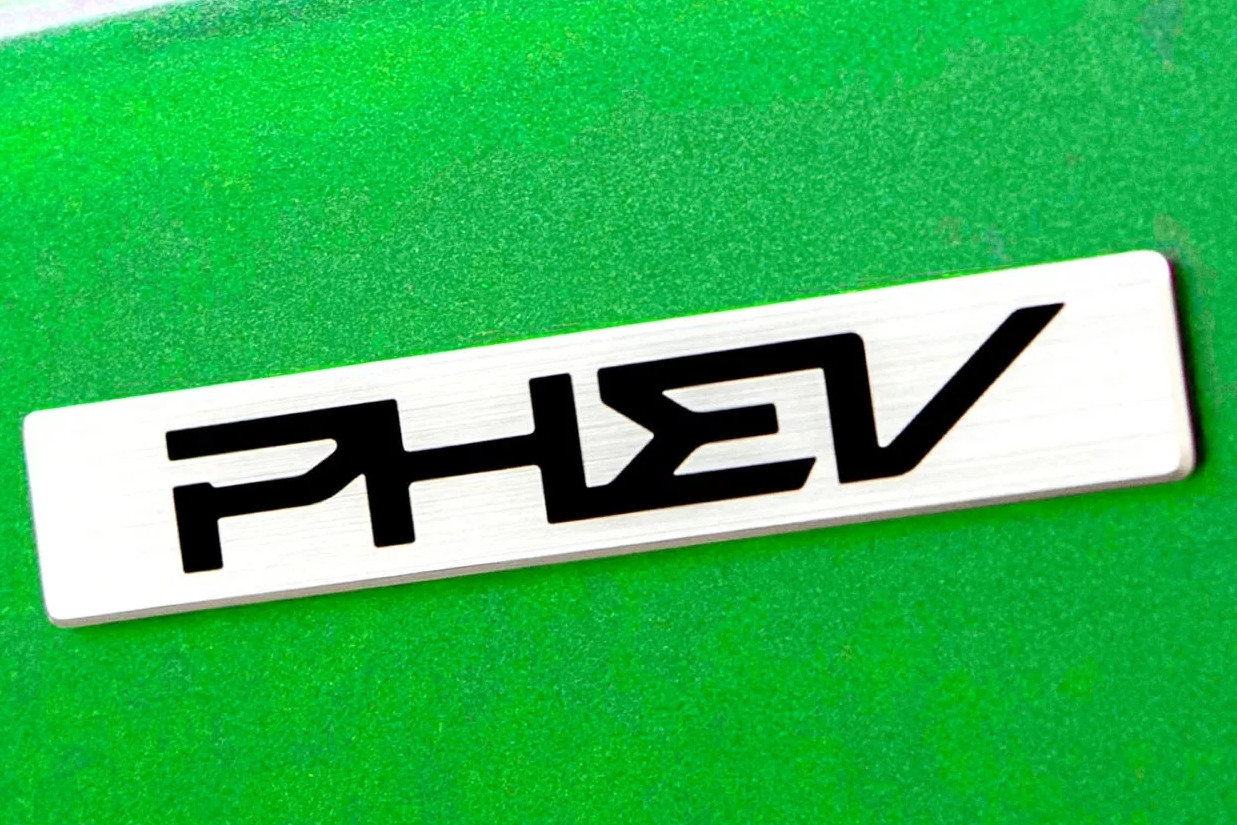 Xe hybrid sạc ngoài PHEV gây ô nhiễm gấp 5 lần các hãng tự công bố