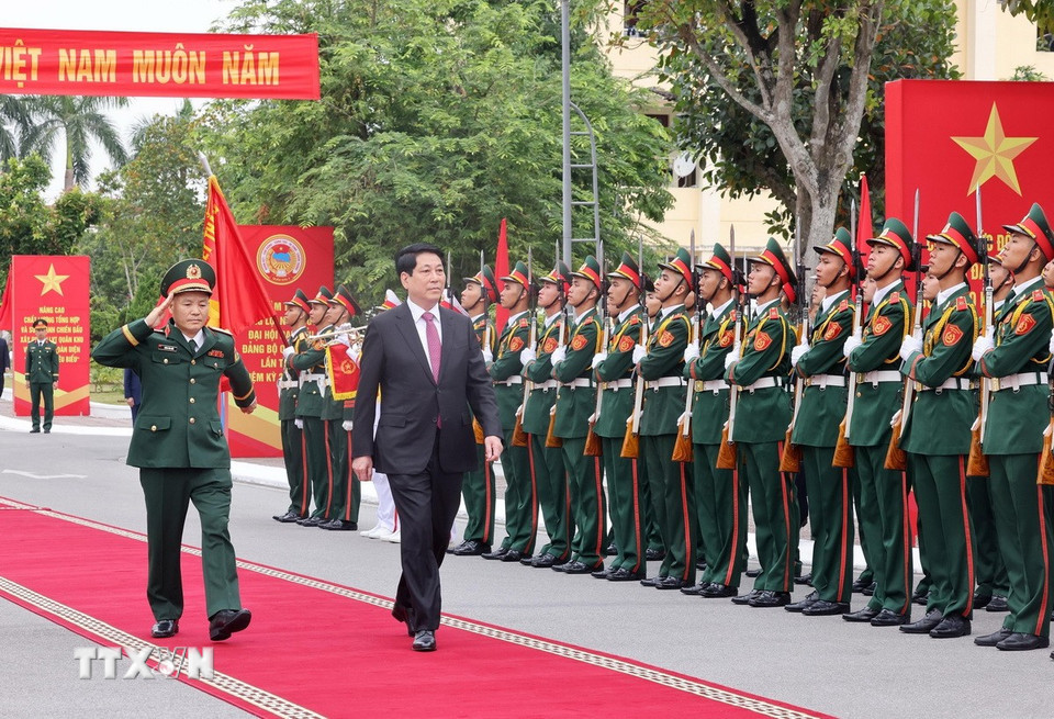 2810 chu tich nuoc quan khu 3.jpg