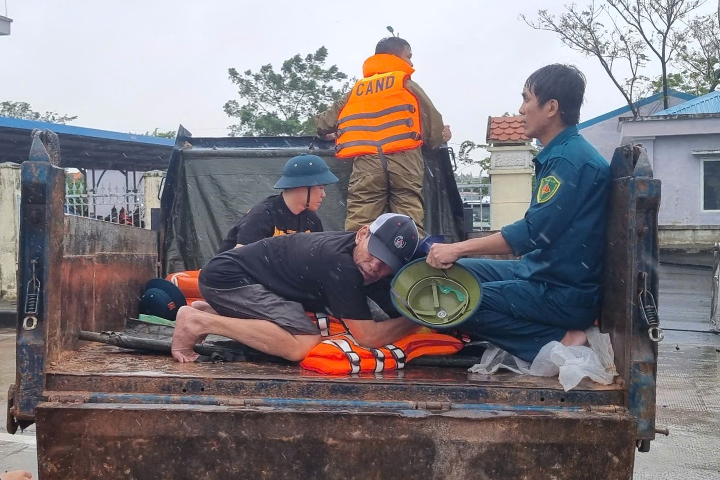 Cả gia đình phải đi cấp cứu, một người tử vong, vật dụng tại hiện trường hé lộ nguyên nhân