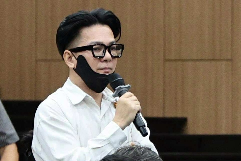 Ca sĩ Vũ Hà hầu tòa vụ đánh bạc tại khách sạn Pullman