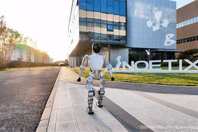 Robot hình người Trung Quốc rẻ hơn cả điện thoại