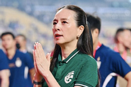 Chủ tịch FAT đến Đại sứ quán Việt Nam tại Thái Lan xin lỗi vụ dùng sai Quốc kỳ Chủ tịch LĐBĐ Thái Lan xin lỗi VFF vụ nhầm Quốc kỳ