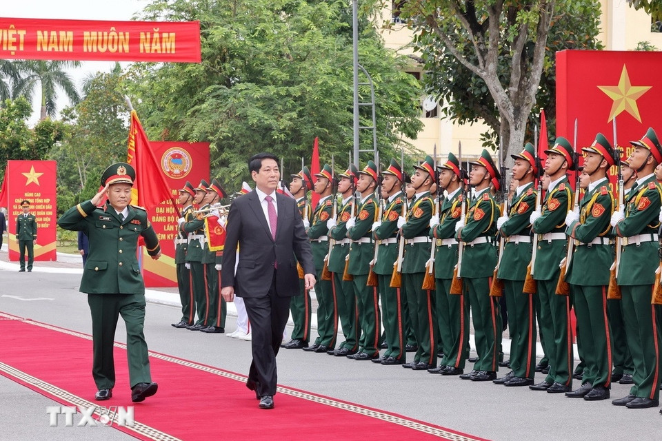 Chủ tịch nước: Xây dựng lực lượng vũ trang Quân khu 3 chính quy, tinh nhuệ