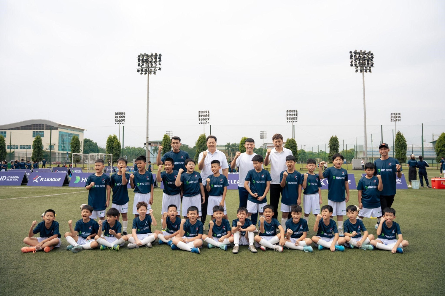 Chung tay nuôi dưỡng tình yêu bóng đá của trẻ em Việt Nam