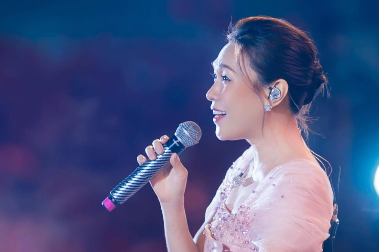 Hà Kiều Anh tự hào về con gái xinh đẹp, Mỹ Tâm xinh đẹp tuổi 44