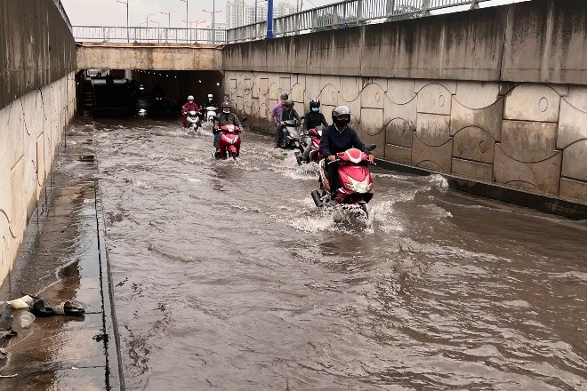 Hầm chui 75 tỷ ở TPHCM vẫn ngập sau mưa lớn dù lắp camera giám sát