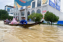 Hình ảnh mới nhất tại TP Huế khi nước lũ bủa vây